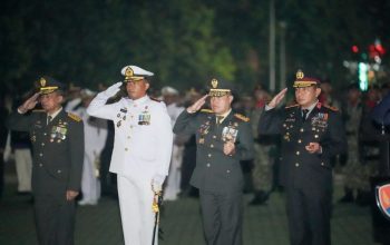 Momen Khidmat TNI-Polri di Malam Renungan Suci Sambut HUT ke-81 Kemerdekaan RI