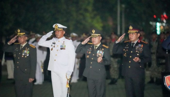 Momen Khidmat TNI-Polri di Malam Renungan Suci Sambut HUT ke-81 Kemerdekaan RI