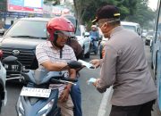 Asap Karhutla Semakin Pekat, Polda Riau Bagikan 2.500 Masker di Pekanbaru