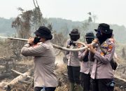Bukan Sekadar Seragam, Polwan Polda Riau Turun Hadapi Karhutla dan Dampingi Warga