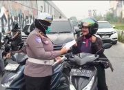 Lindungi Warga di Tengah Kabut Asap, Ditlantas Polda Riau Bagikan 1.000 Masker