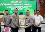 Sindikat SIM Palsu Dibongkar, Tiga Pejabat Polres Siak Terima Penghargaan