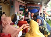 Polwan Polda Riau Turun ke Sungai Duku, Bagikan Paket Sembako dan Klinik Terapung Gratis untuk Warga