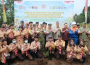TNI-Polri Bersama Buruh Tanam 20 Ribu Pohon di Siak, Kabaharkam Tekankan Polisi Bersama Masyarakat